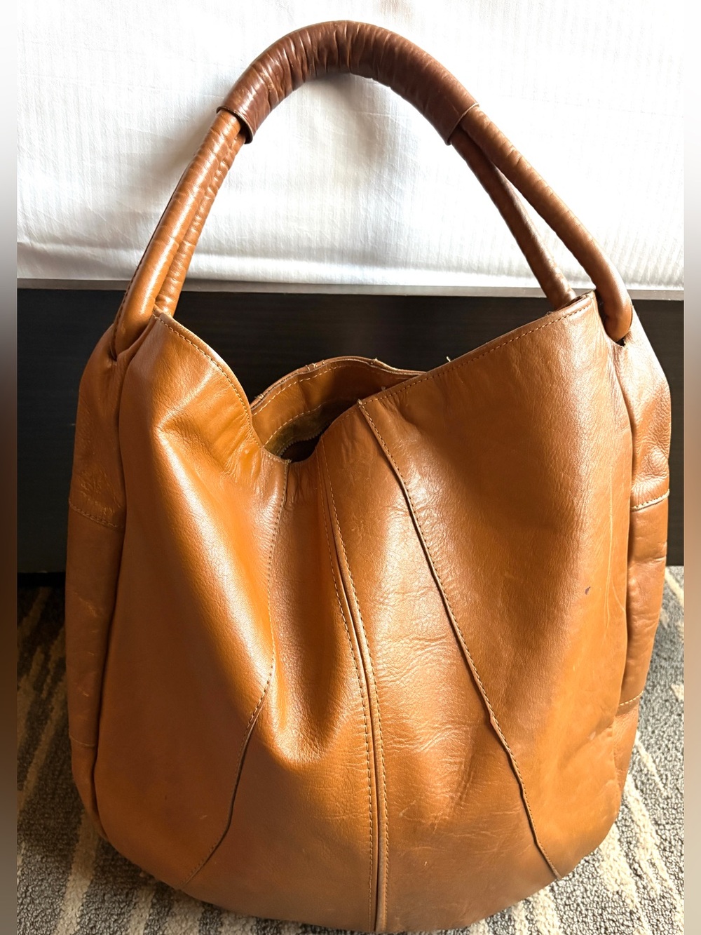 Vintage leather shoulder bag